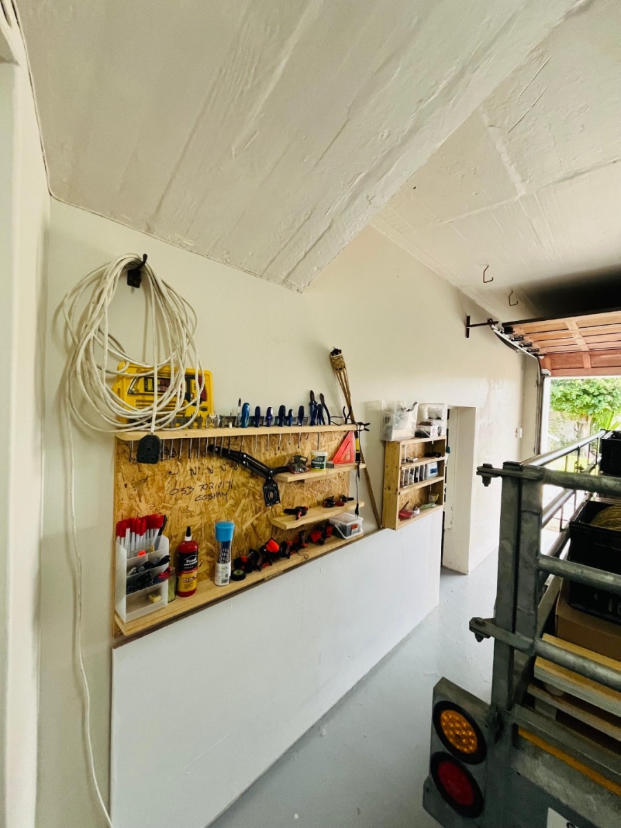 6 Bedroom Property for Sale in Gonubie Eastern Cape